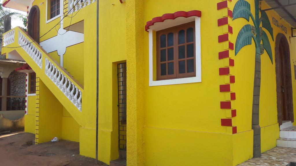 Yellow House Hotel Calangute Exterior photo